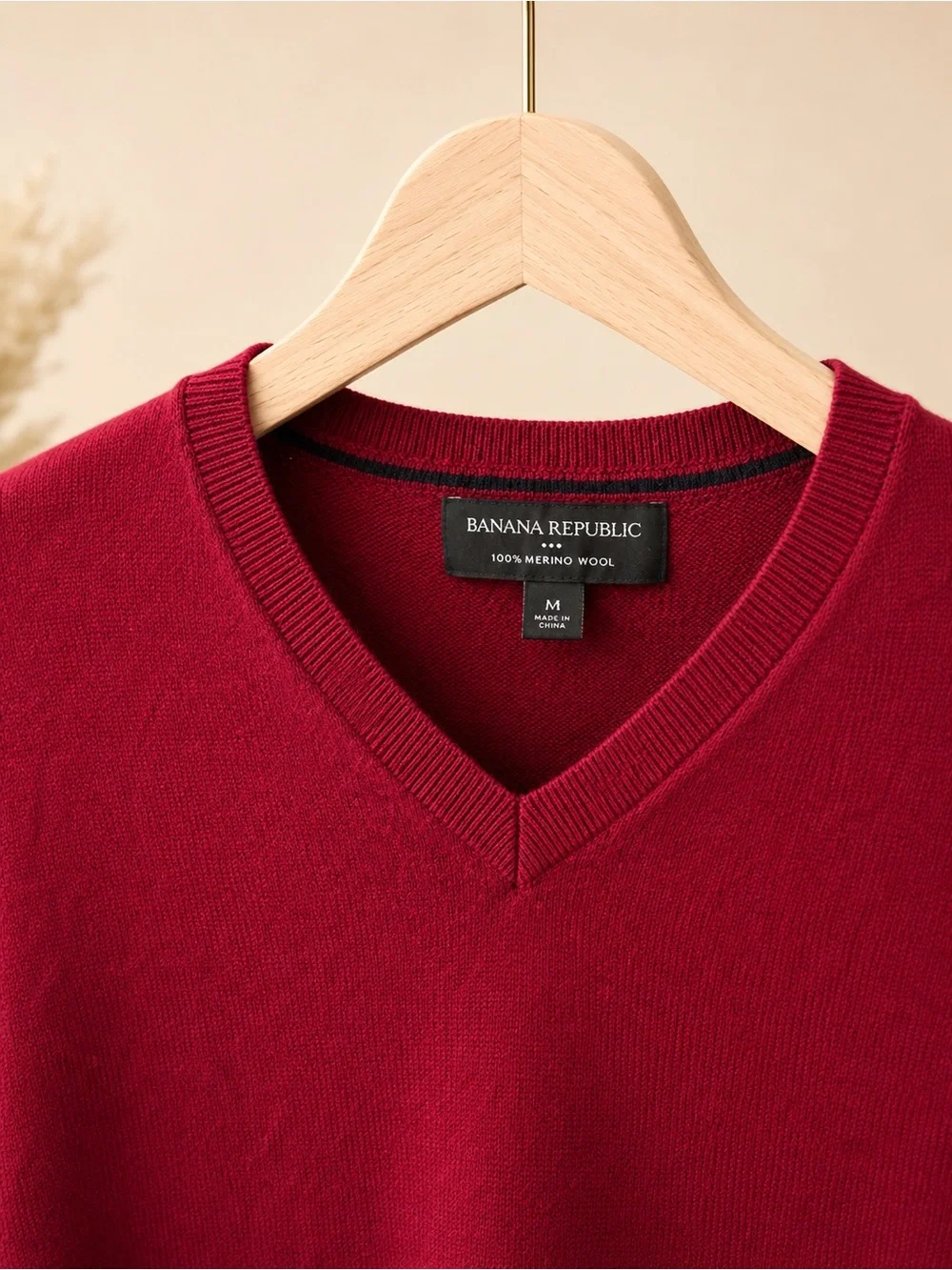 Banana Republic Womem V-Neck Sweater. 100% Merino Wool- like new✨✨